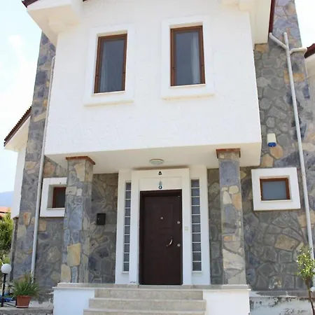 Orlena Villa *